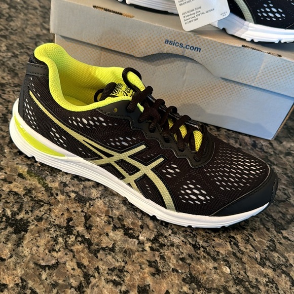 ASICS gel storm black lighting flash yellow kids sneakers NIB6.5 - Picture 2 of 7